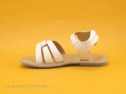 Minibel TULIPE White - Sandale Fille En Cuir Blanc -Chaussures De Mode cd24607c73b9e66c561f35ea11d5d5ef img 1333.jpg 173152